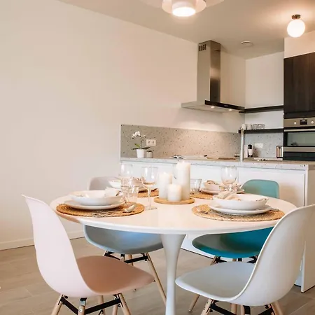 Nieuw Vlakbij Het Met Terras En Privegarage Apartamento