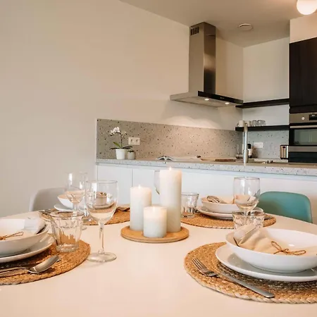 Nieuw Vlakbij Het Met Terras En Privegarage * Ostend