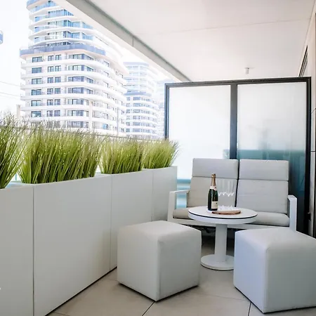Nieuw Vlakbij Het Met Terras En Privegarage Apartamento *