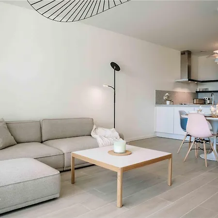 Nieuw Vlakbij Het Met Terras En Privegarage Apartamento *